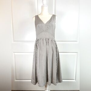 Donna Morgan Dress Gray Stripe Sleeveless Deep V Pocket Retro Glam Classic Summe
